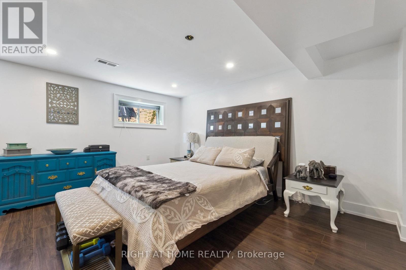 403 CHANDOS COURT - 20