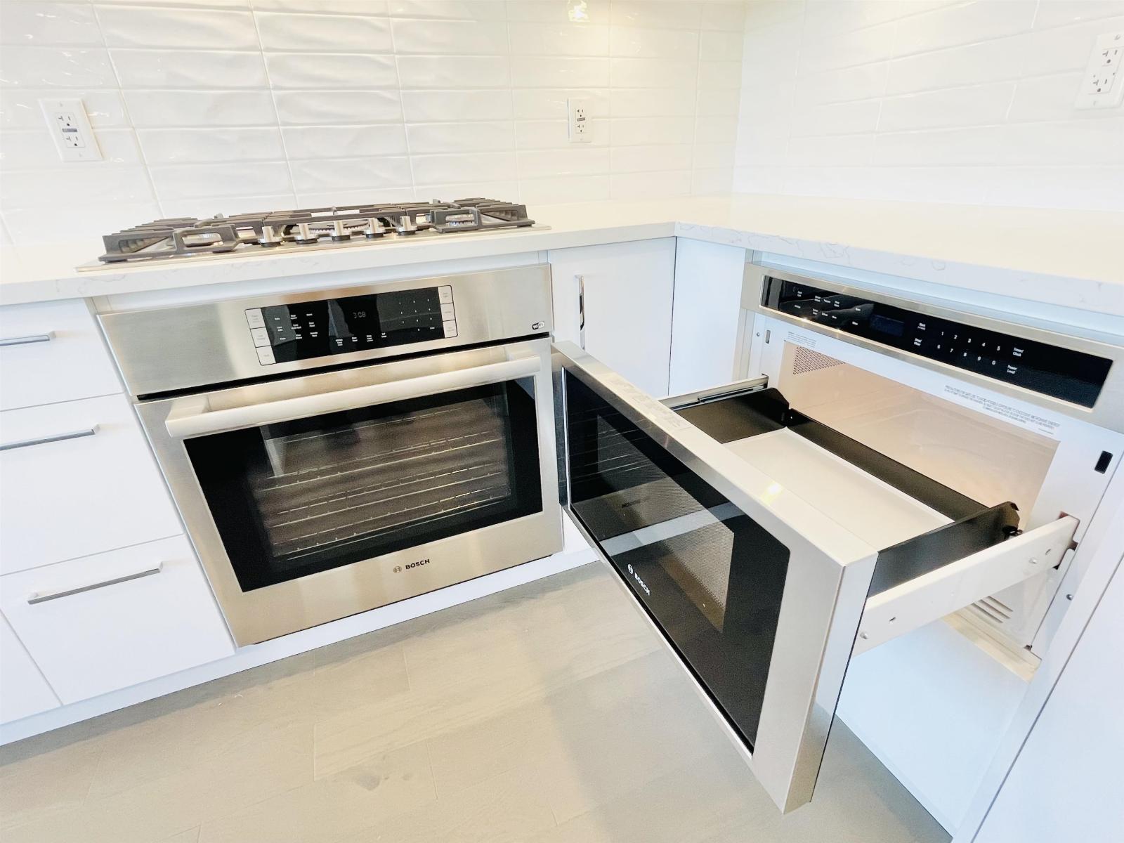 303 1588 JOHNSTON ROAD, White Rock