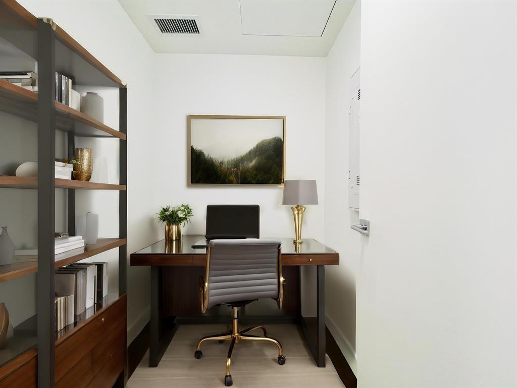 303 1588 JOHNSTON ROAD, White Rock