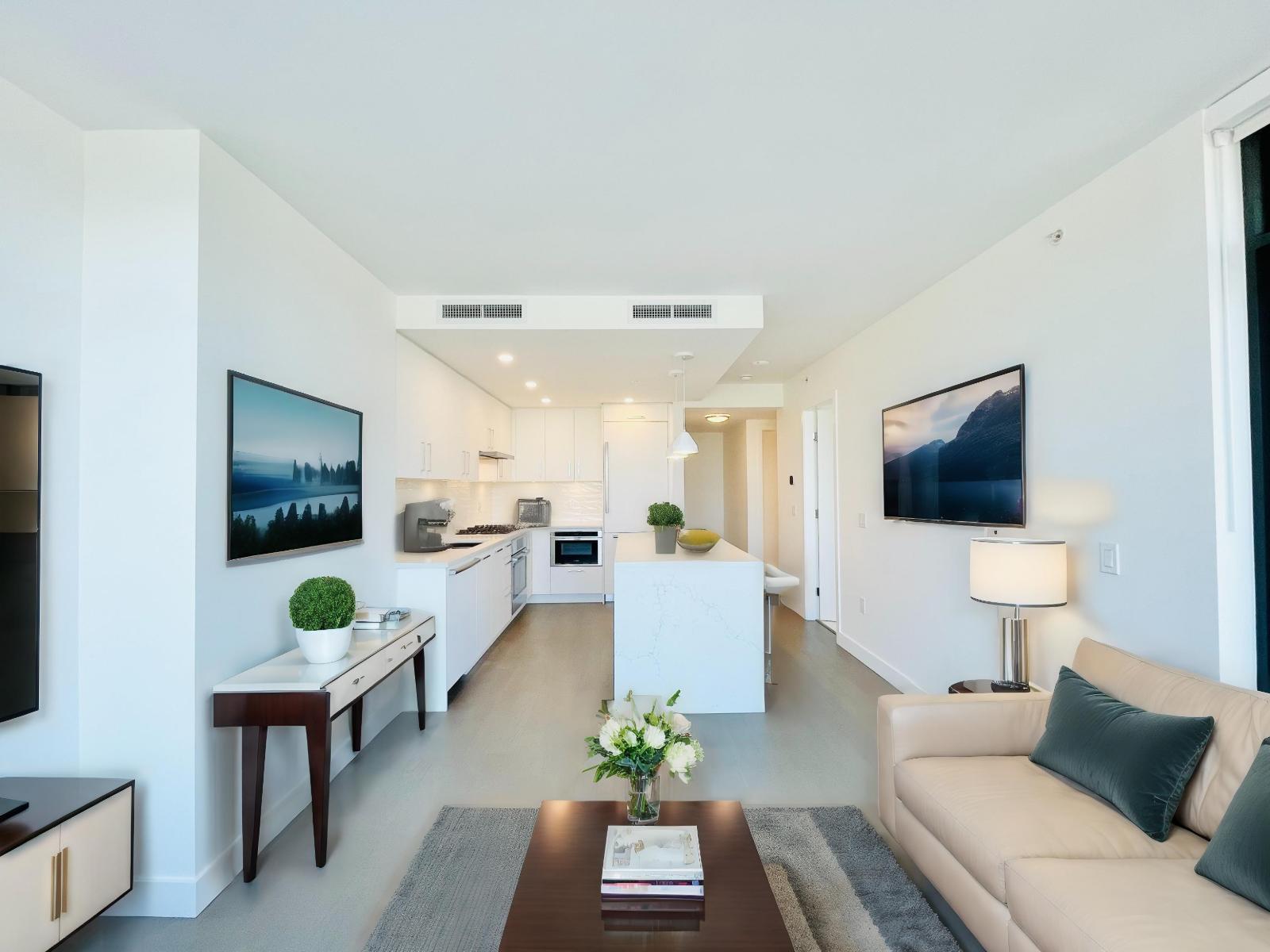 303 1588 JOHNSTON ROAD, White Rock