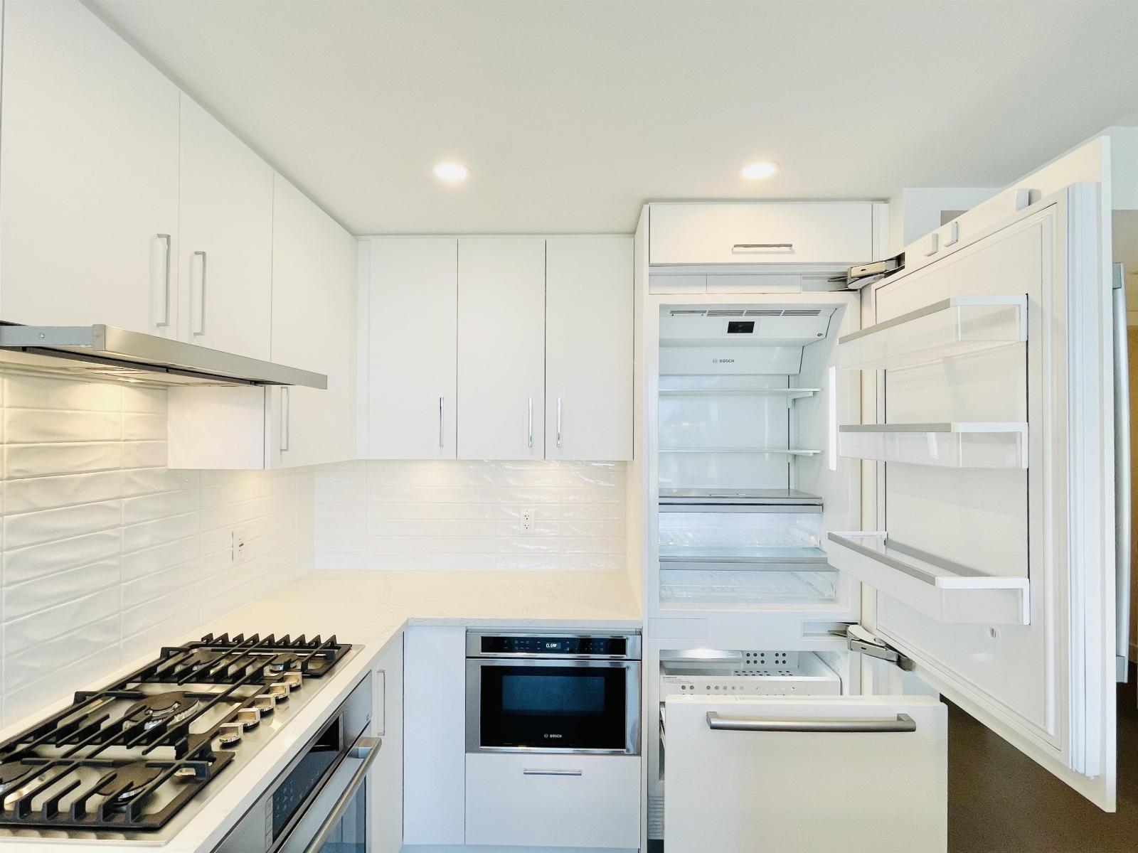 303 1588 JOHNSTON ROAD, White Rock