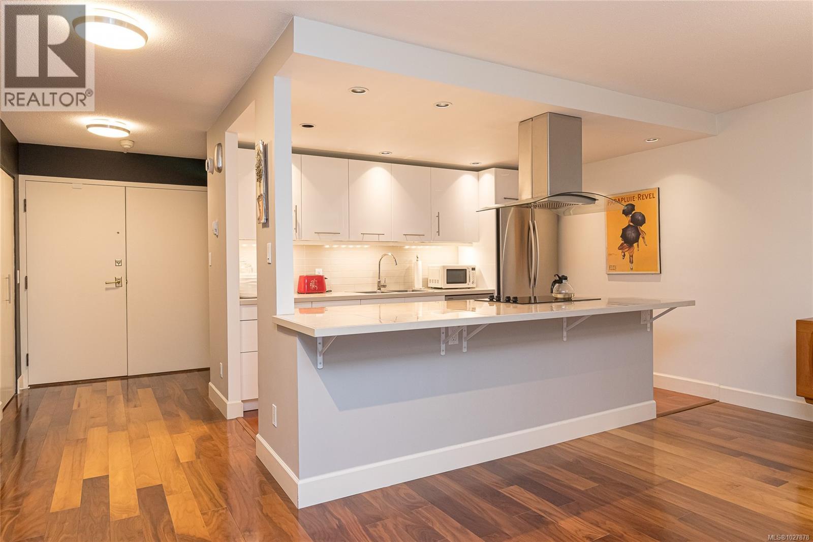 301 2930 Cook Street, Victoria