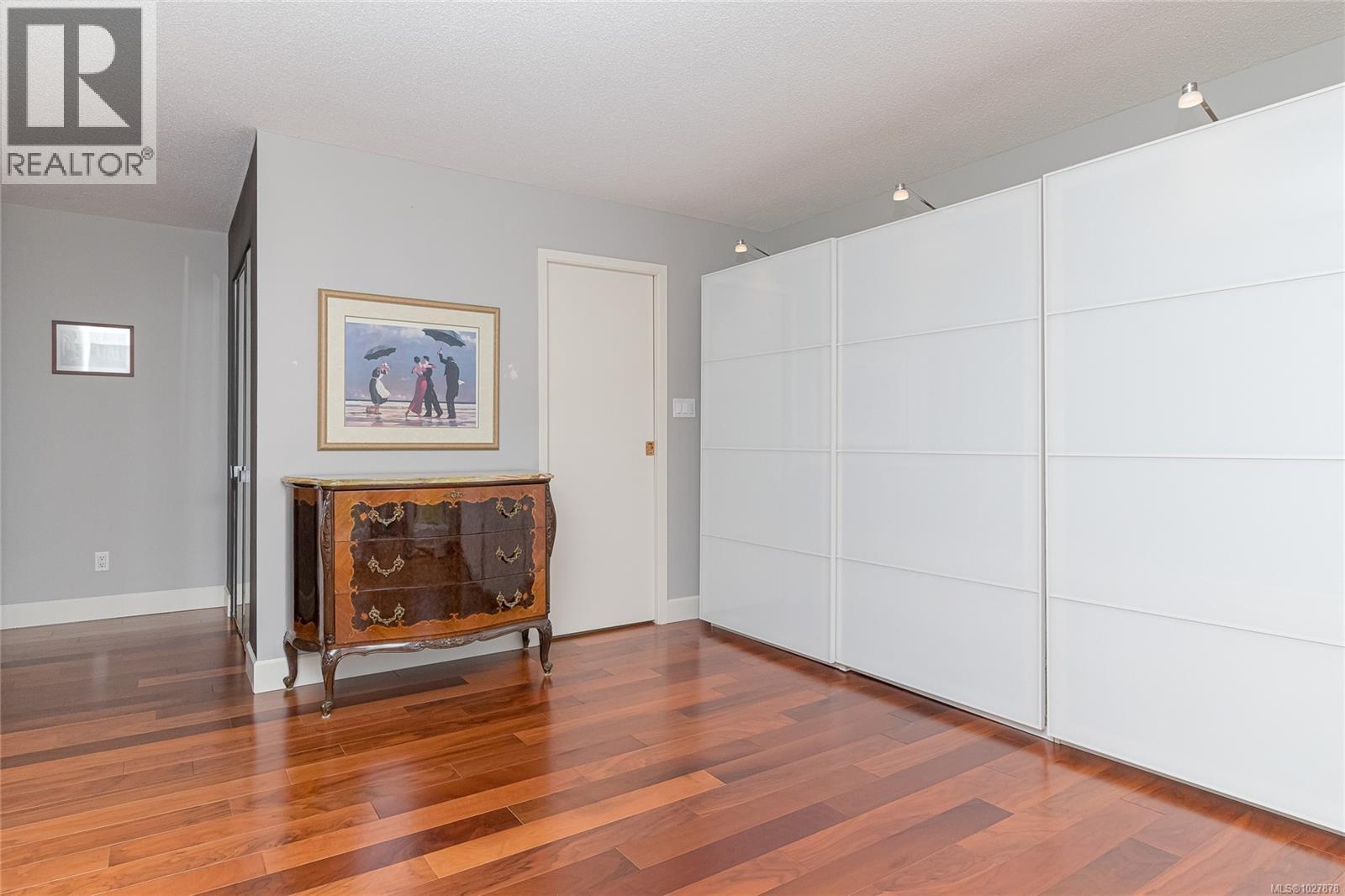 301 2930 Cook Street, Victoria