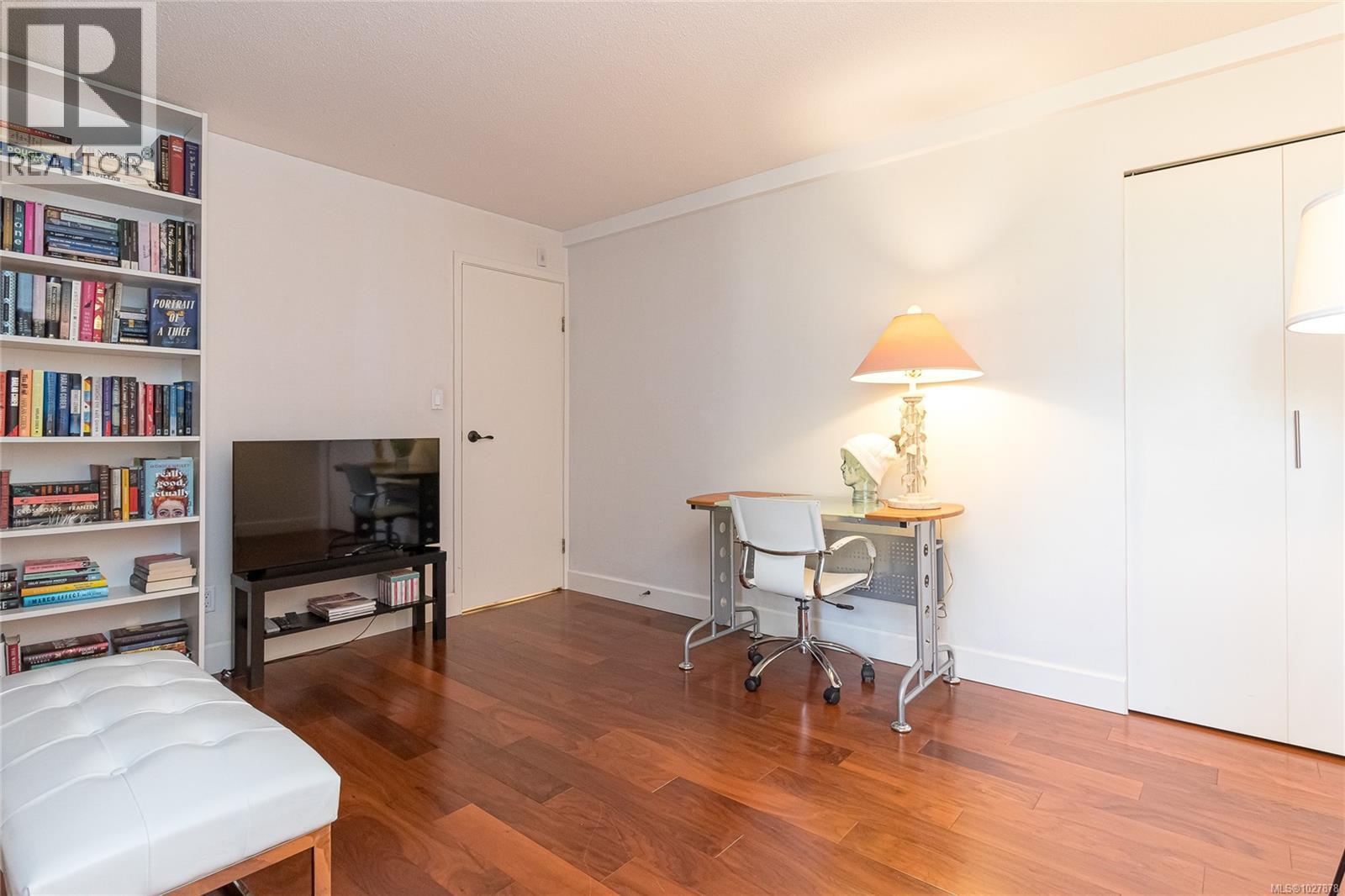 301 2930 Cook Street, Victoria