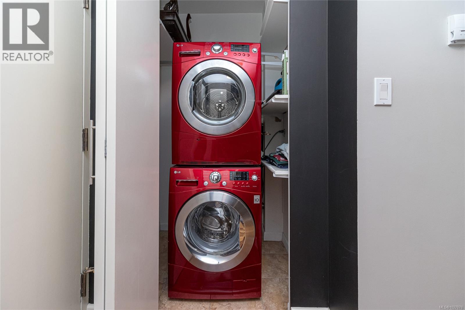 301 2930 Cook Street, Victoria