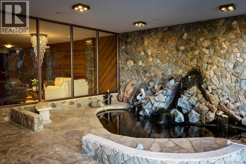 301 2930 Cook Street, Victoria