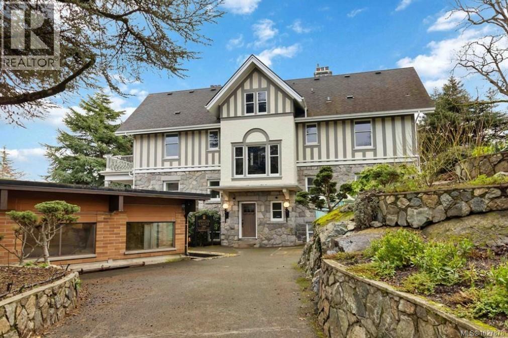 301 2930 Cook Street, Victoria