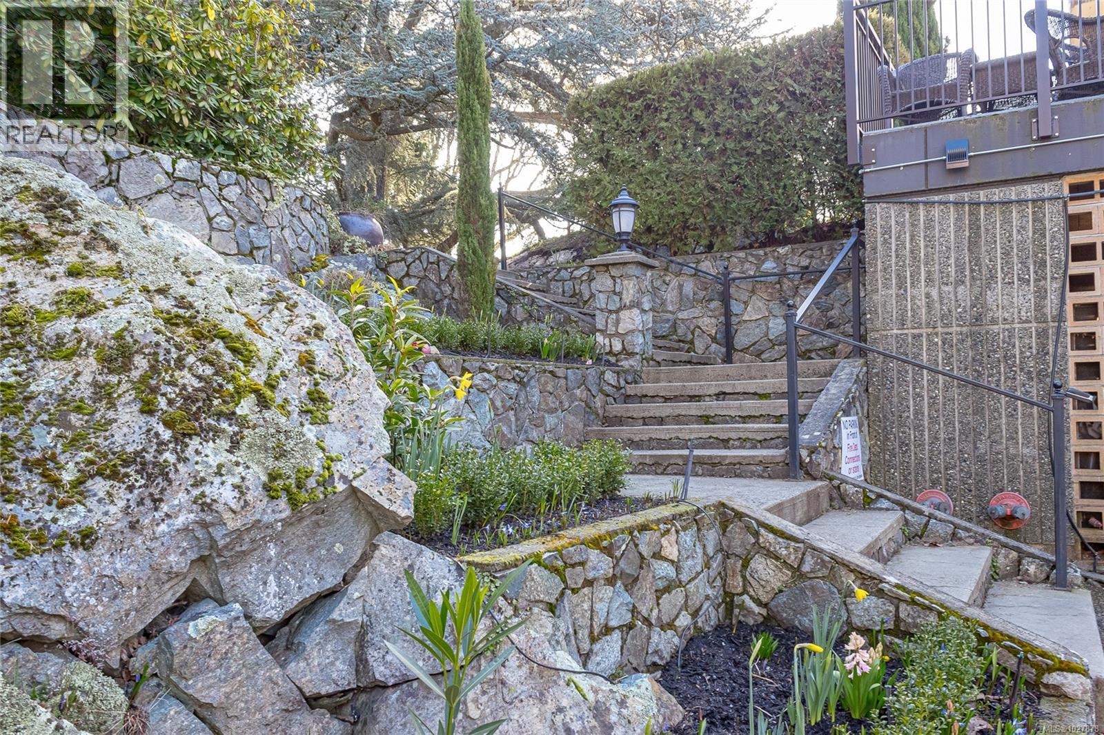 301 2930 Cook Street, Victoria