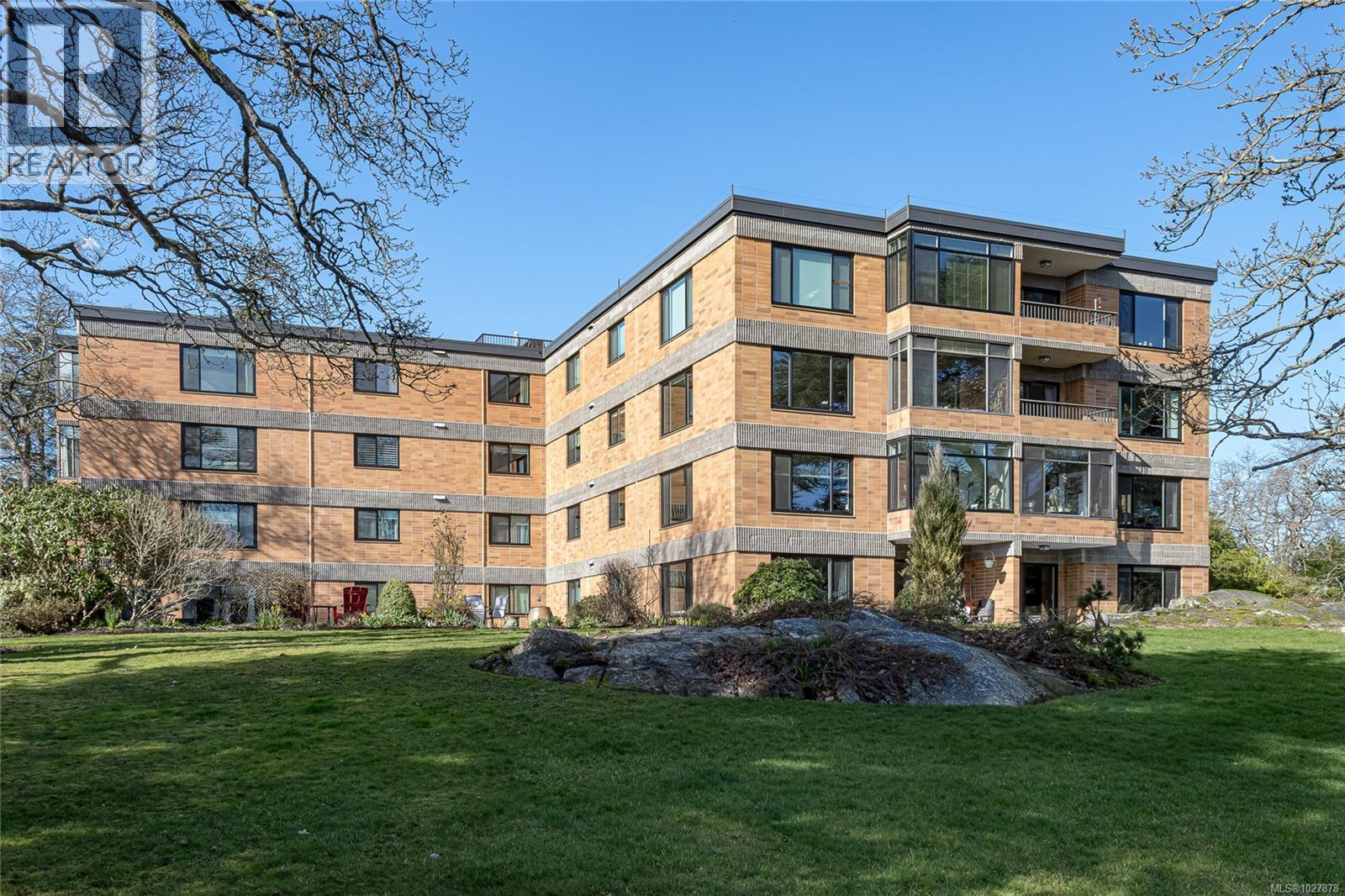 301 2930 Cook Street, Victoria