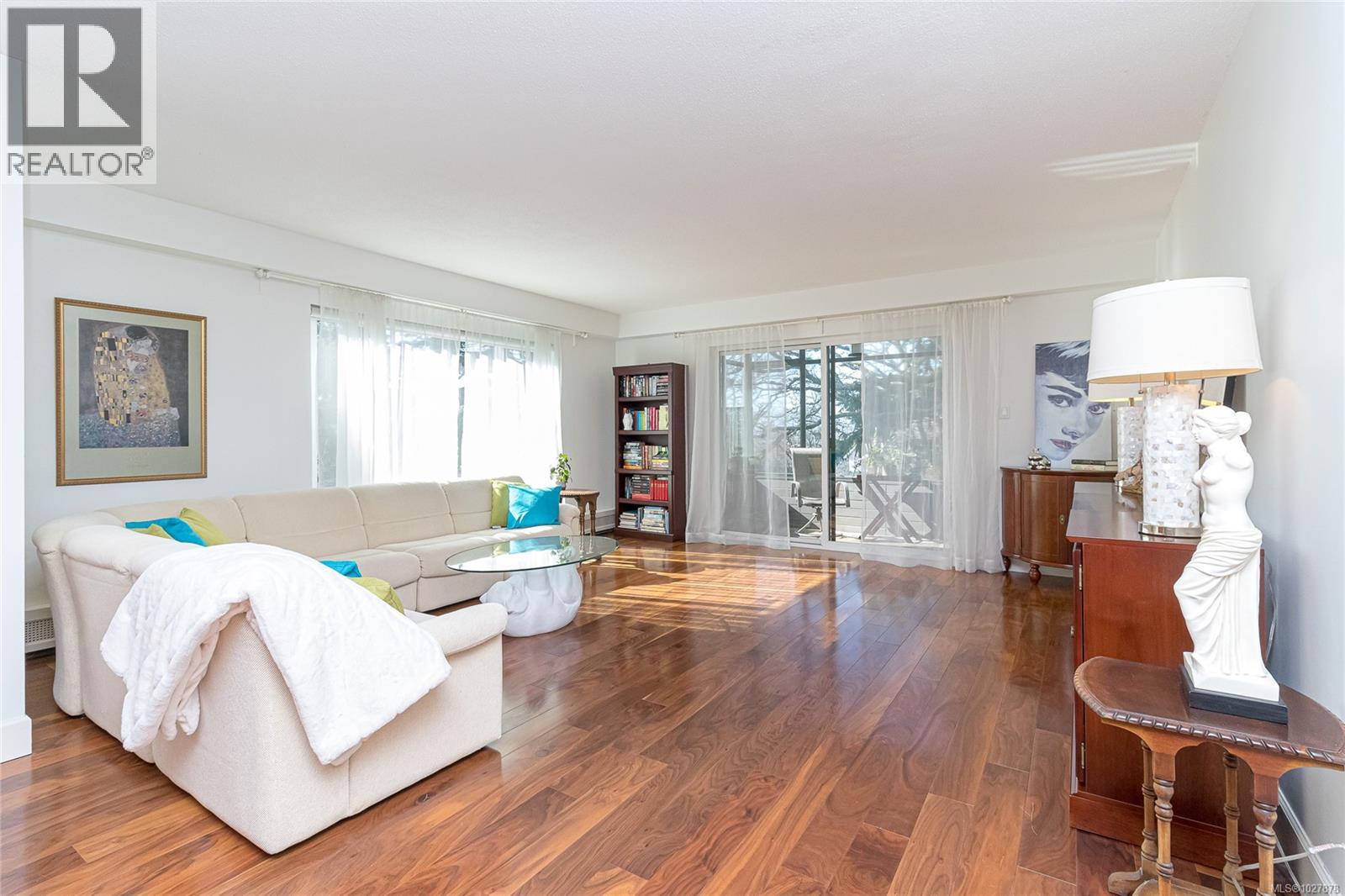 301 2930 Cook Street, Victoria