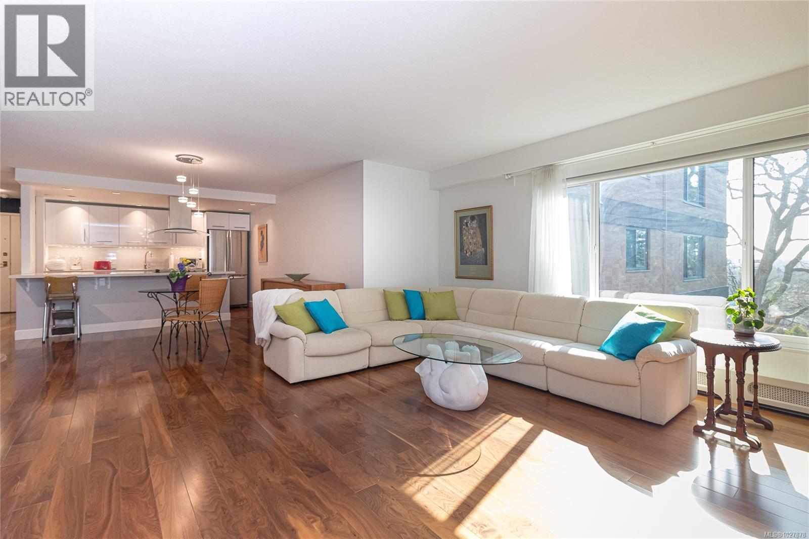 301 2930 Cook Street, Victoria