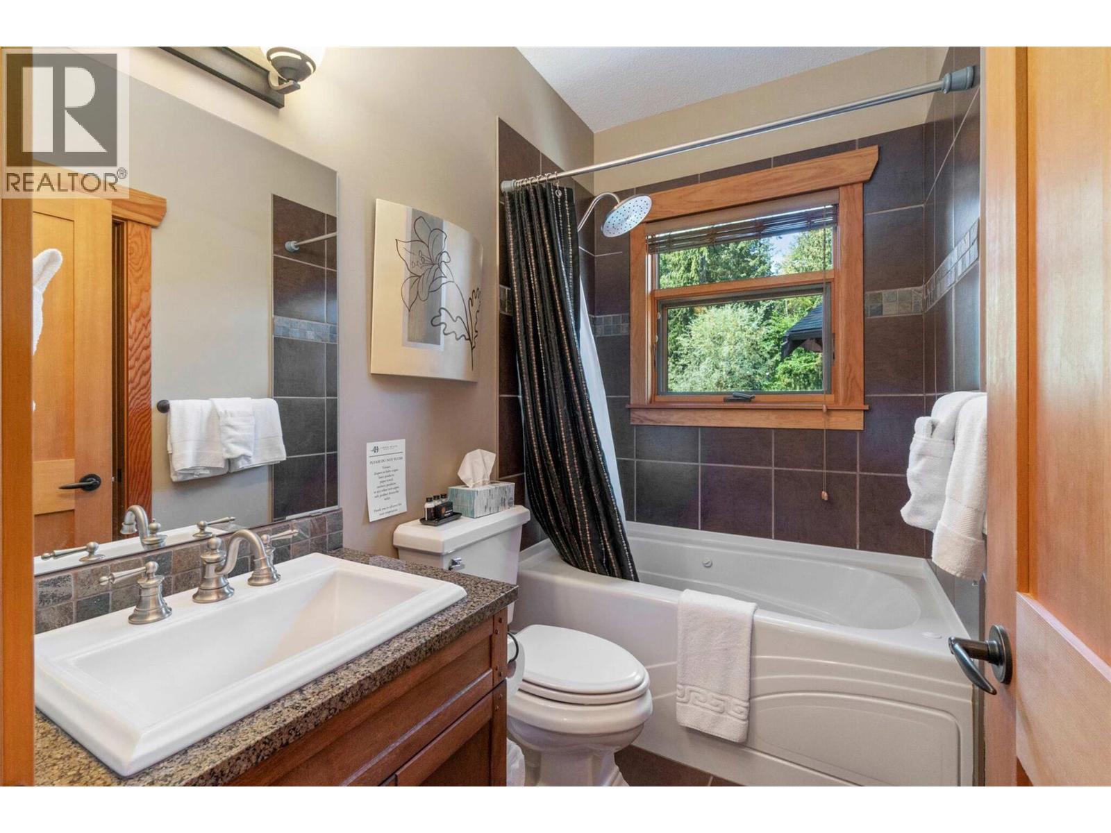 2479 Eagle Bay Road Unit# 14, Blind Bay