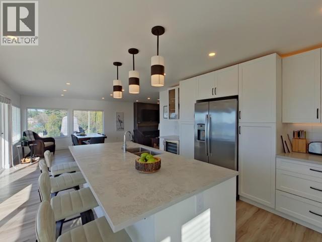 6848 COURTENAY STREET - 10