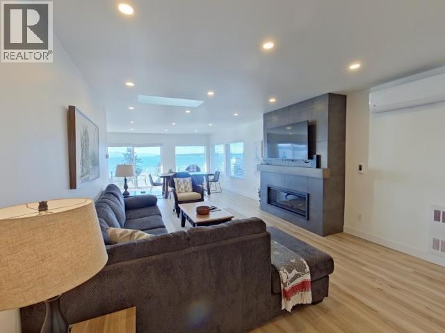 6848 COURTENAY STREET, Powell River