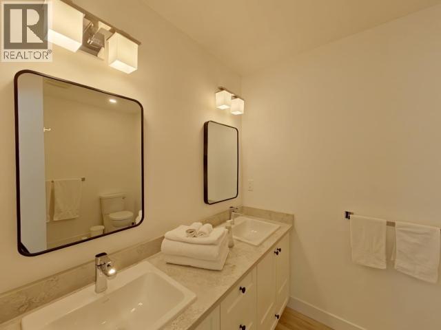 6848 COURTENAY STREET, Powell River