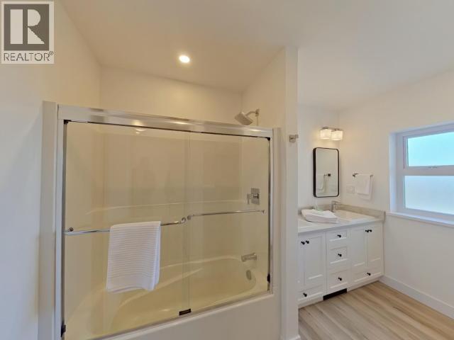 6848 COURTENAY STREET, Powell River