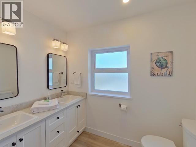 6848 COURTENAY STREET, Powell River