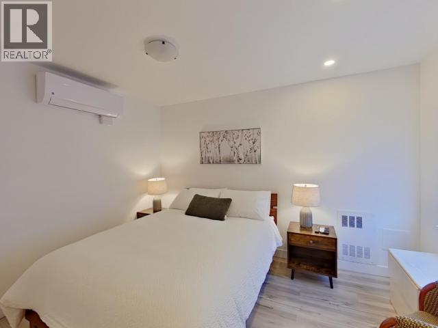 6848 COURTENAY STREET, Powell River