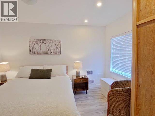 6848 COURTENAY STREET, Powell River