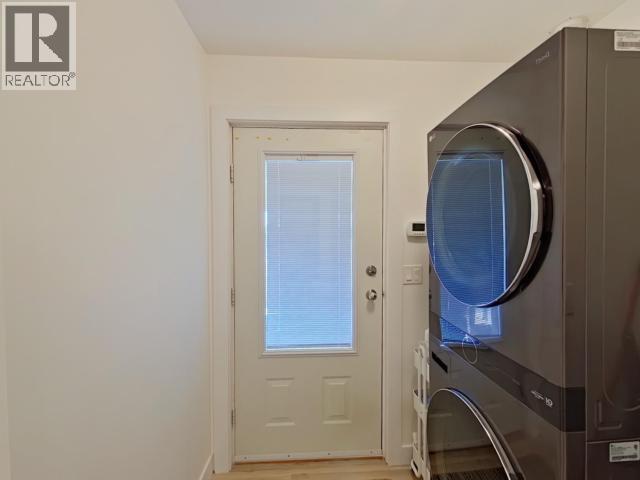 6848 COURTENAY STREET, Powell River