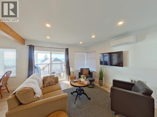 6848 COURTENAY STREET, Powell River