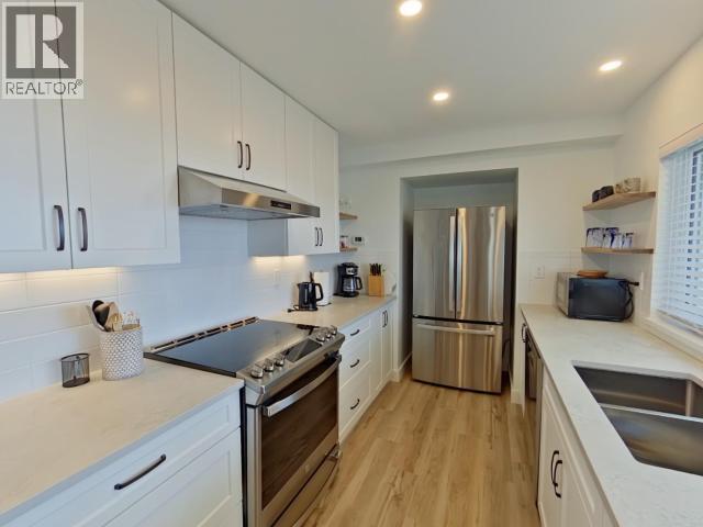 6848 COURTENAY STREET, Powell River