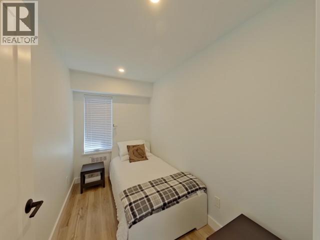 6848 COURTENAY STREET, Powell River