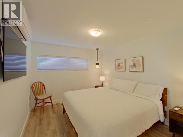 6848 COURTENAY STREET, Powell River