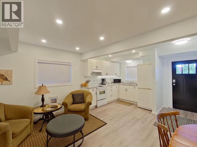 6848 COURTENAY STREET, Powell River