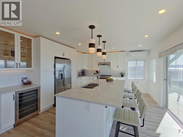 6848 COURTENAY STREET, Powell River