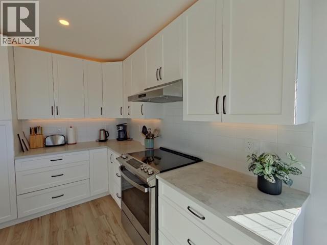 6848 COURTENAY STREET, Powell River