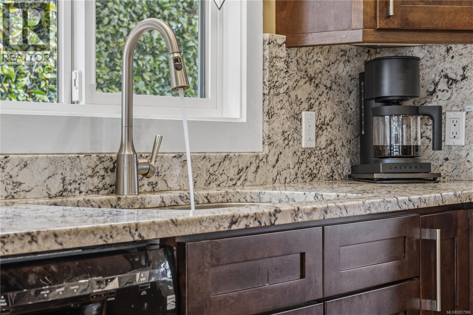 11 Sylvan Cres, Parksville