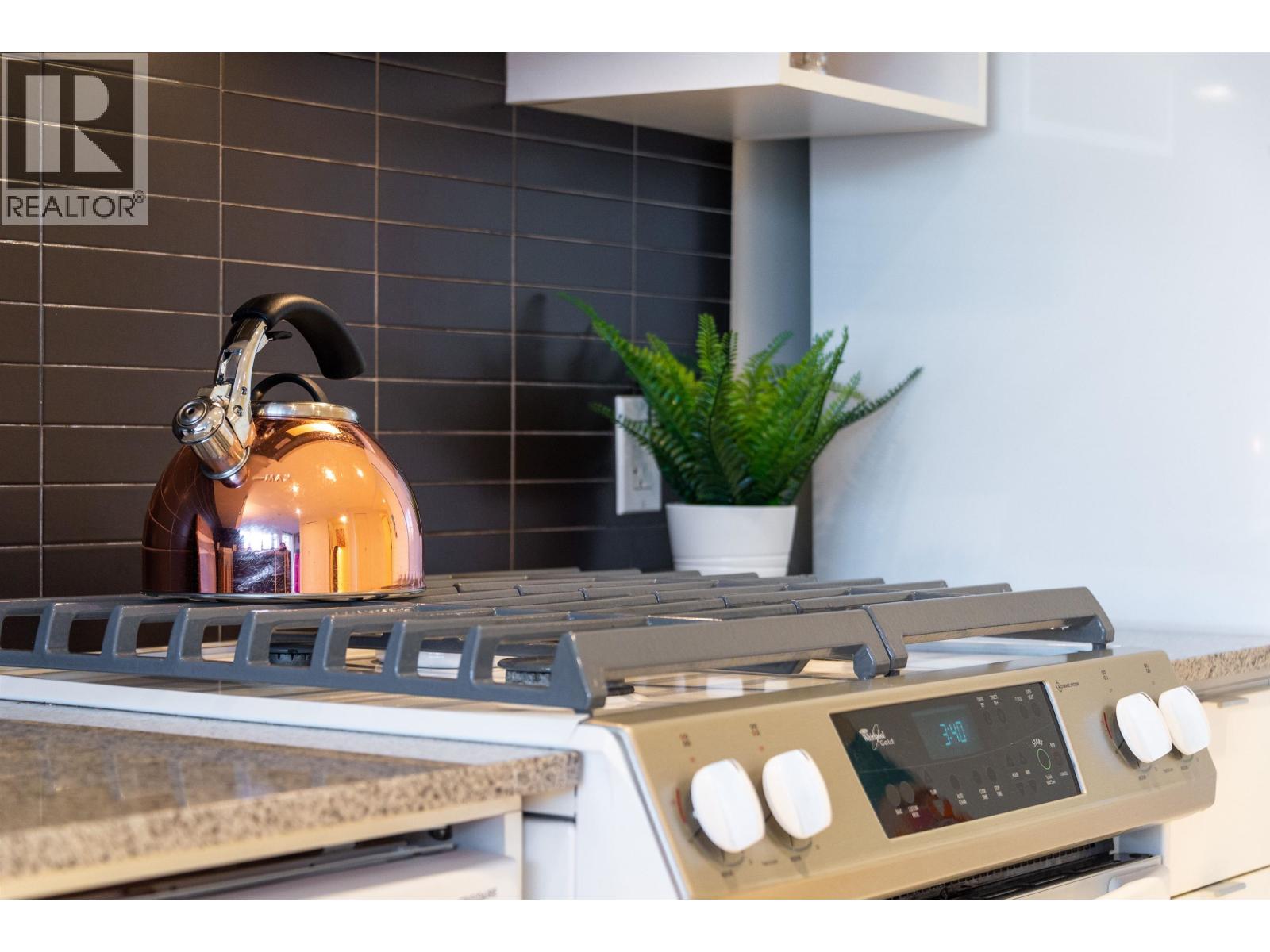 2106 939 EXPO BOULEVARD