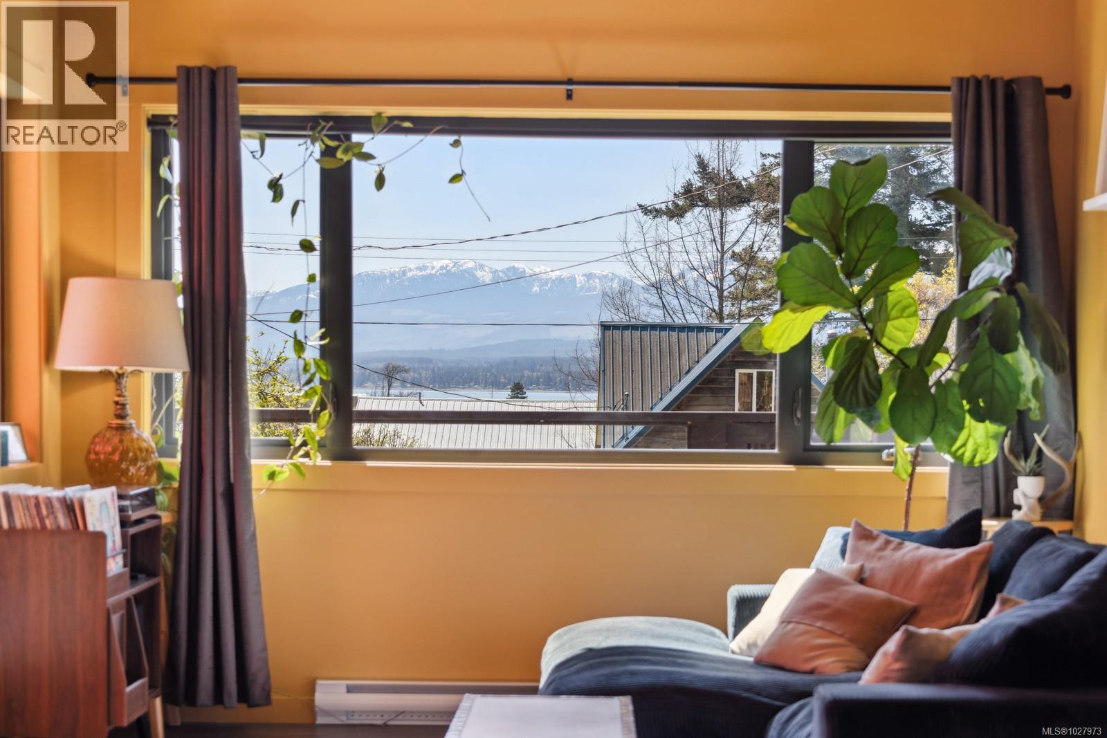 1304 Midden Rd, Comox