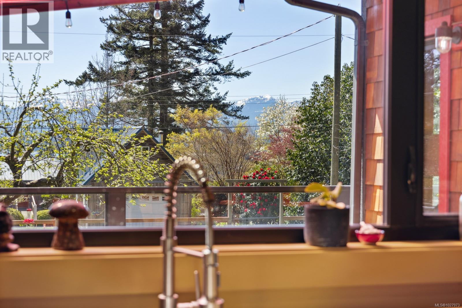 1304 Midden Rd, Comox