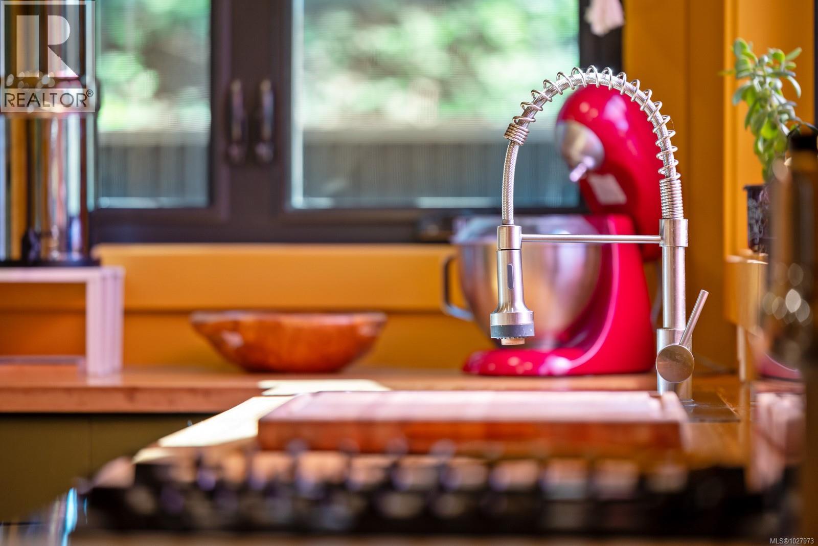 1304 Midden Rd, Comox