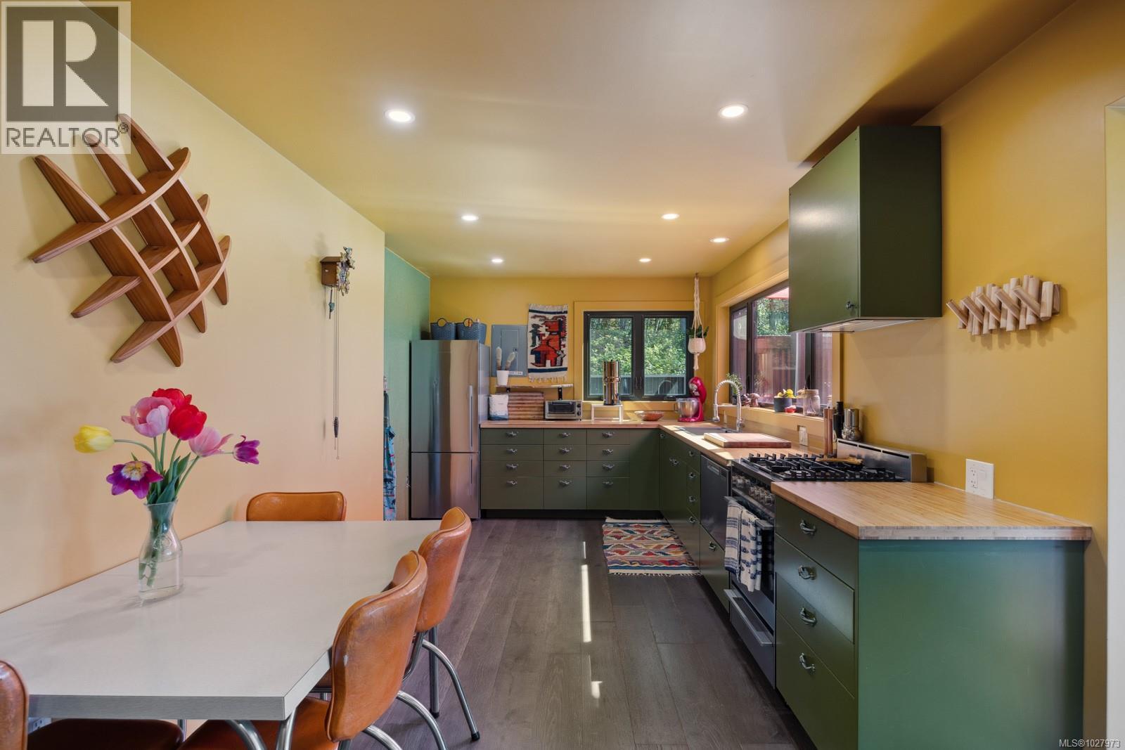 1304 Midden Rd, Comox