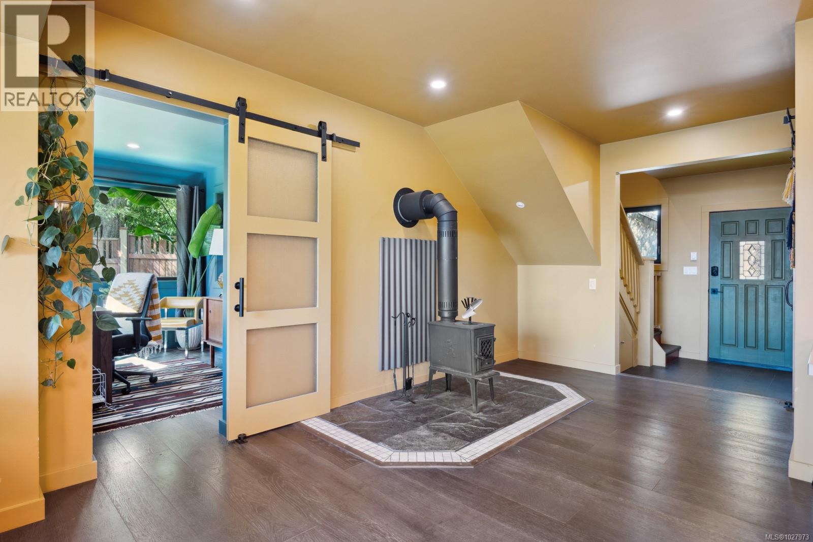 1304 Midden Rd, Comox