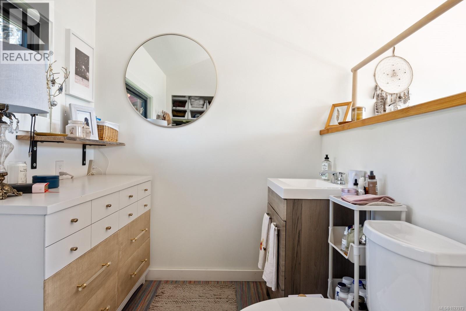 1304 Midden Rd, Comox