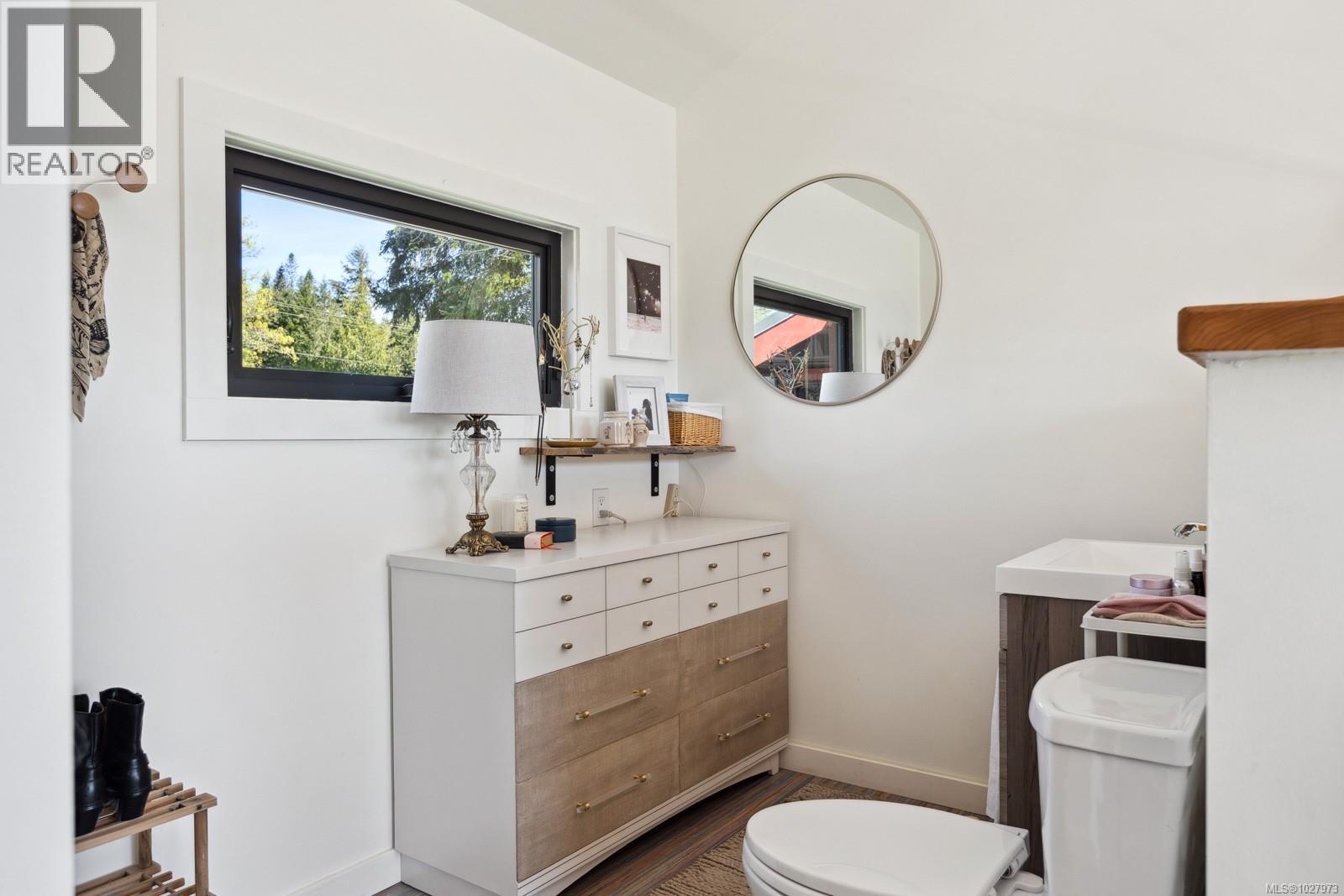 1304 Midden Rd, Comox