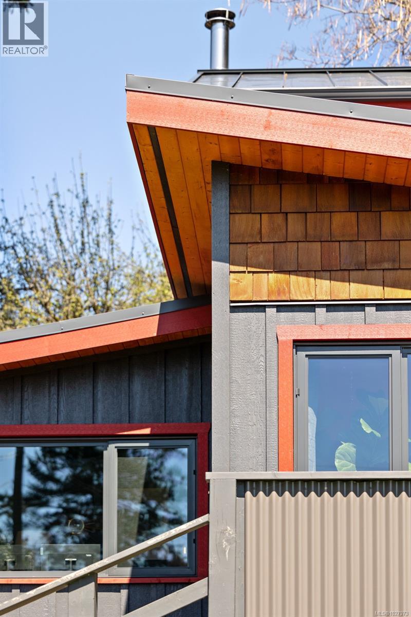 1304 Midden Rd, Comox