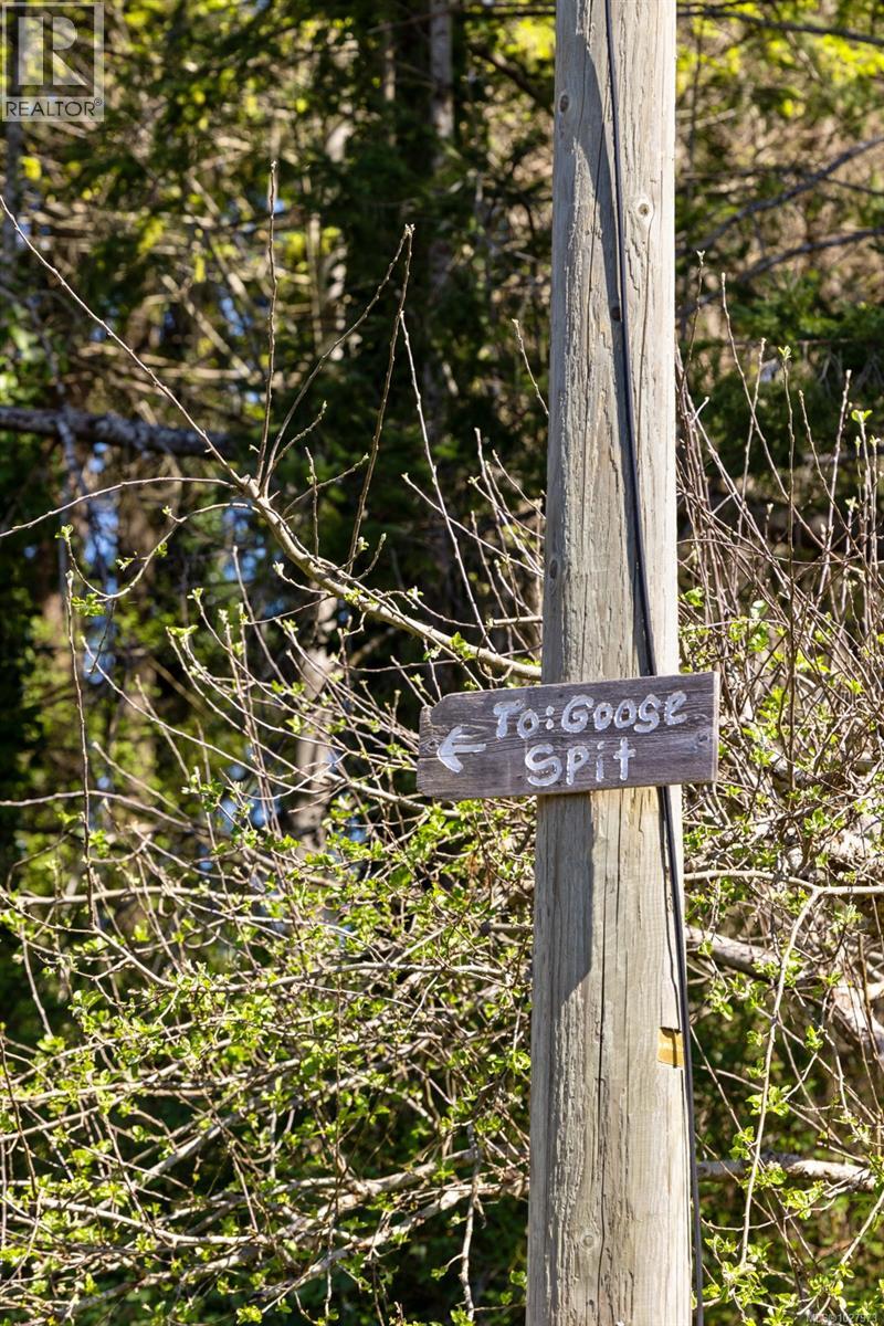 1304 Midden Rd, Comox