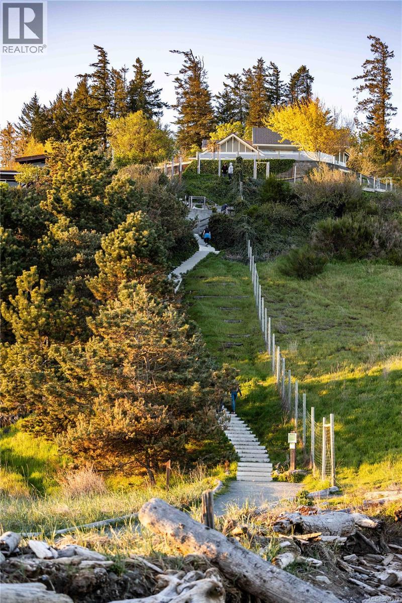 1304 Midden Rd, Comox