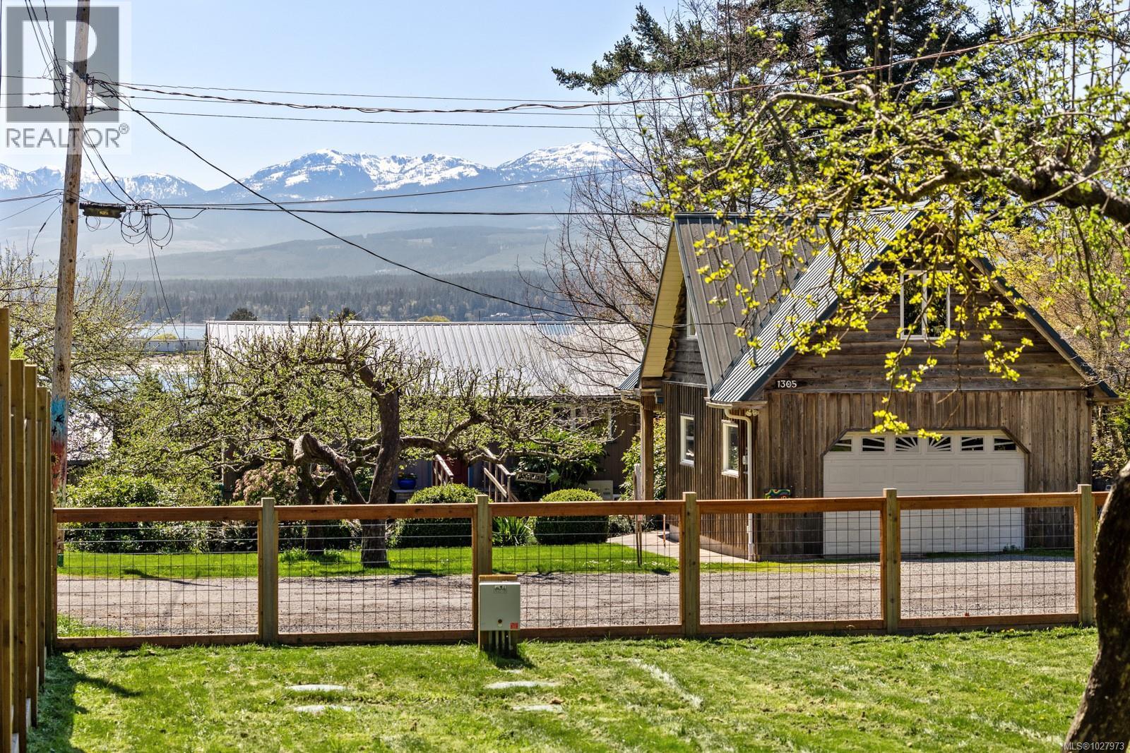 1304 Midden Rd, Comox