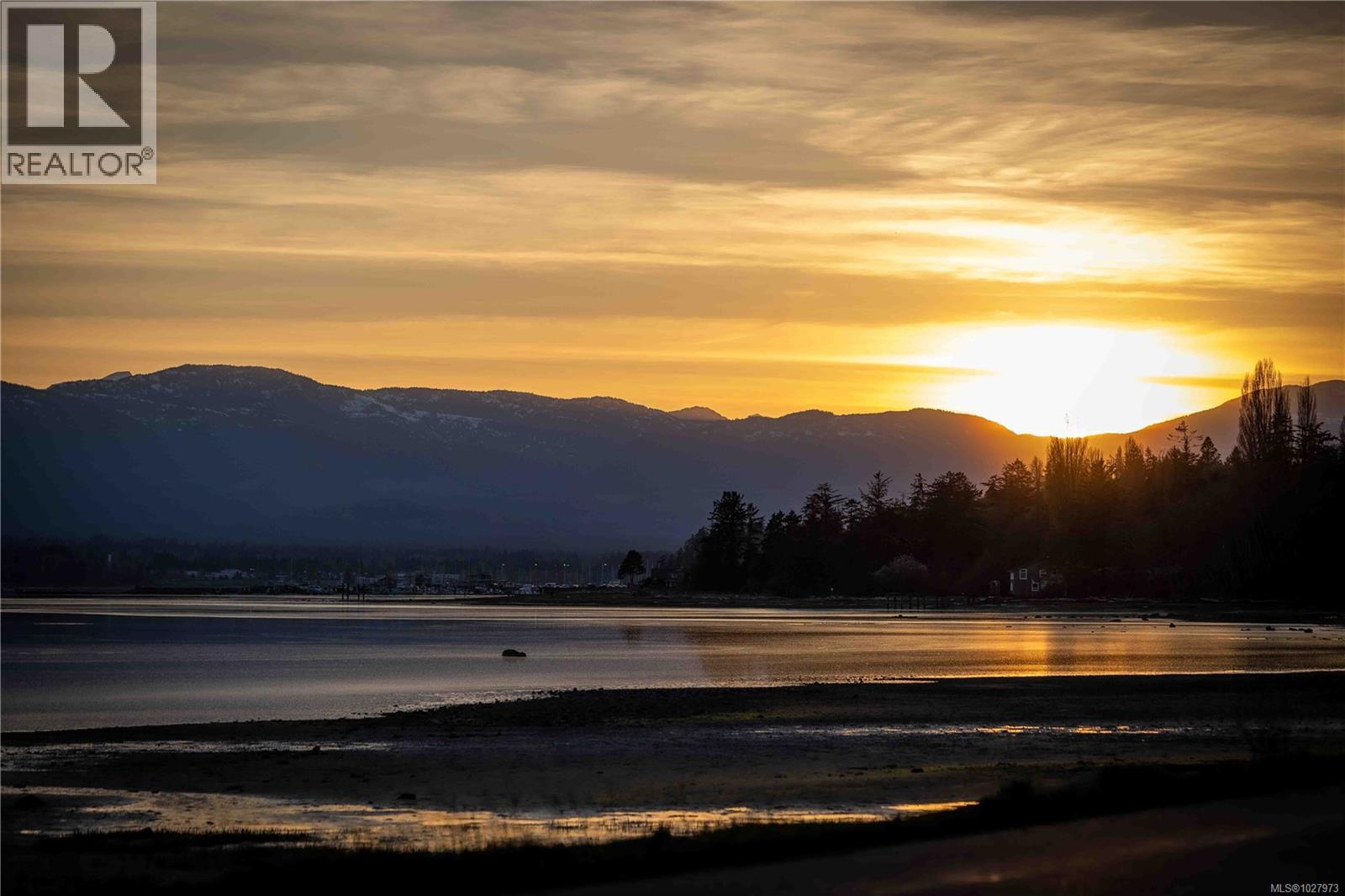 1304 Midden Rd, Comox