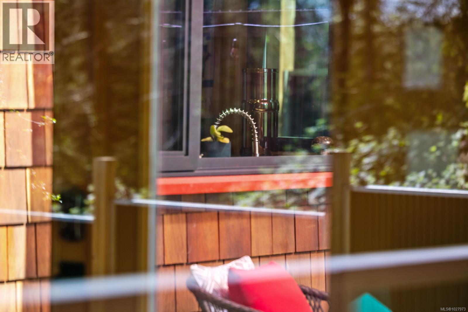 1304 Midden Rd, Comox