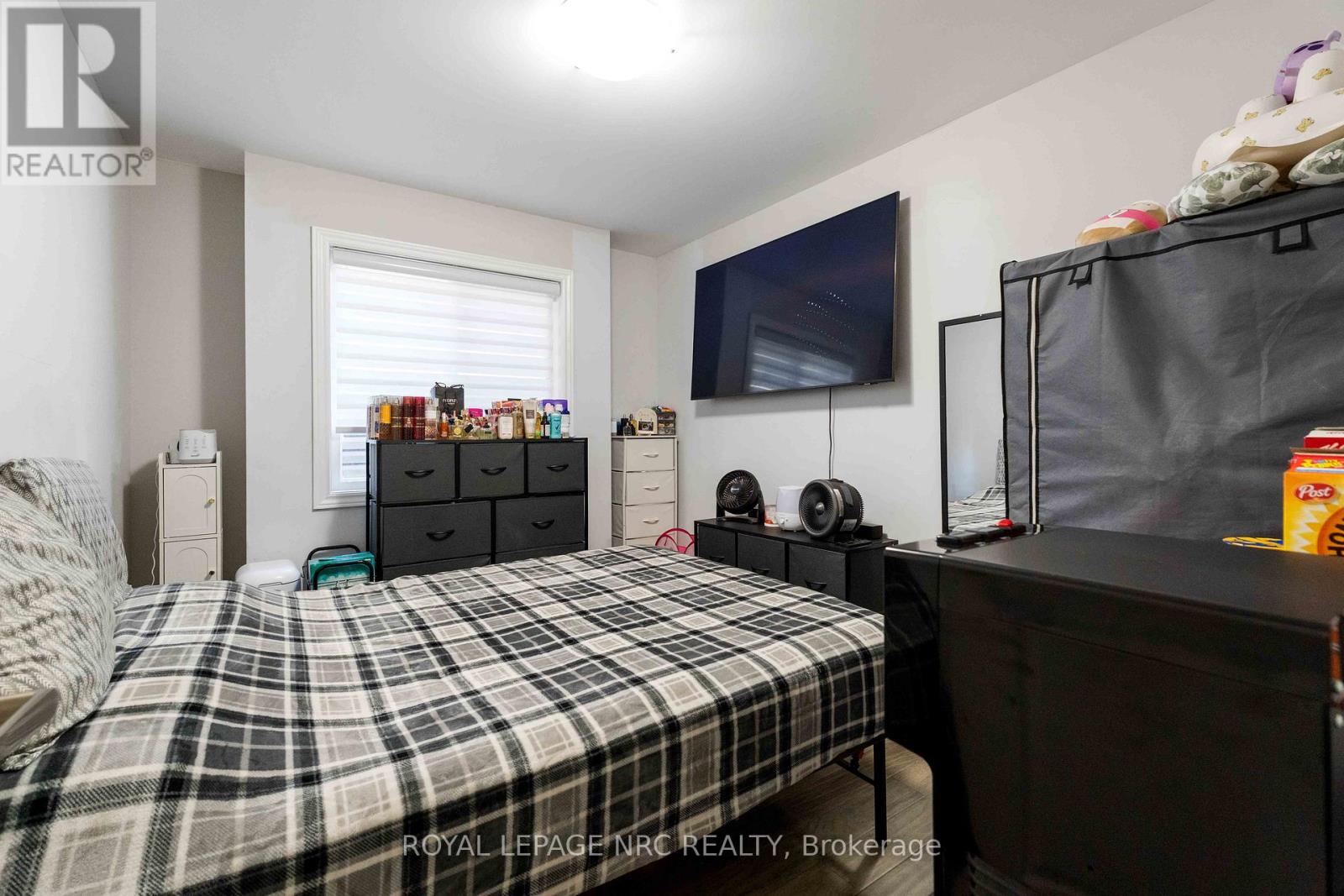 233 LOUISE STREET - 25