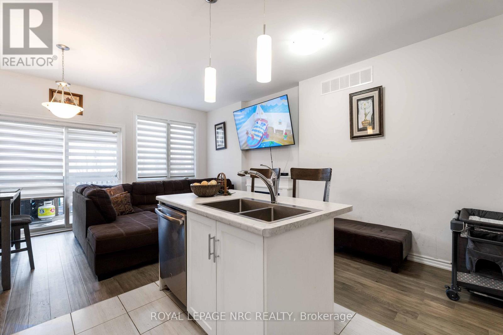 233 LOUISE STREET - 9