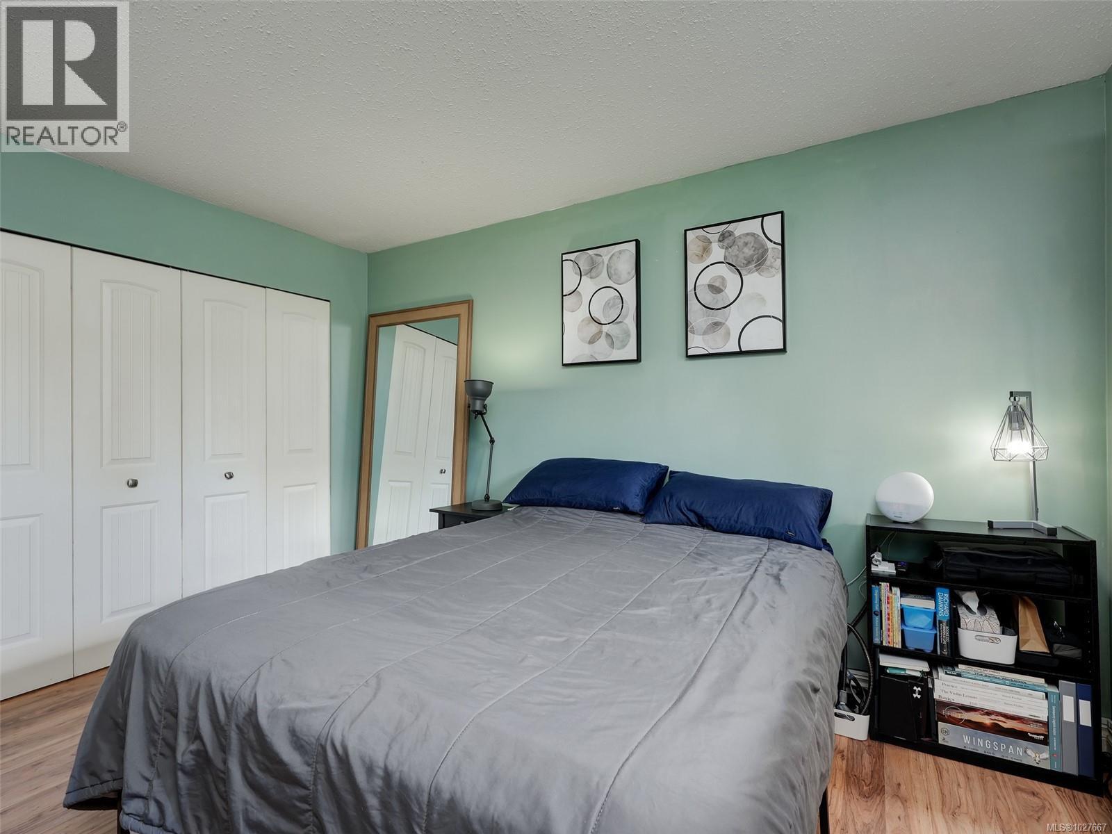 202 3258 Alder Street, Saanich