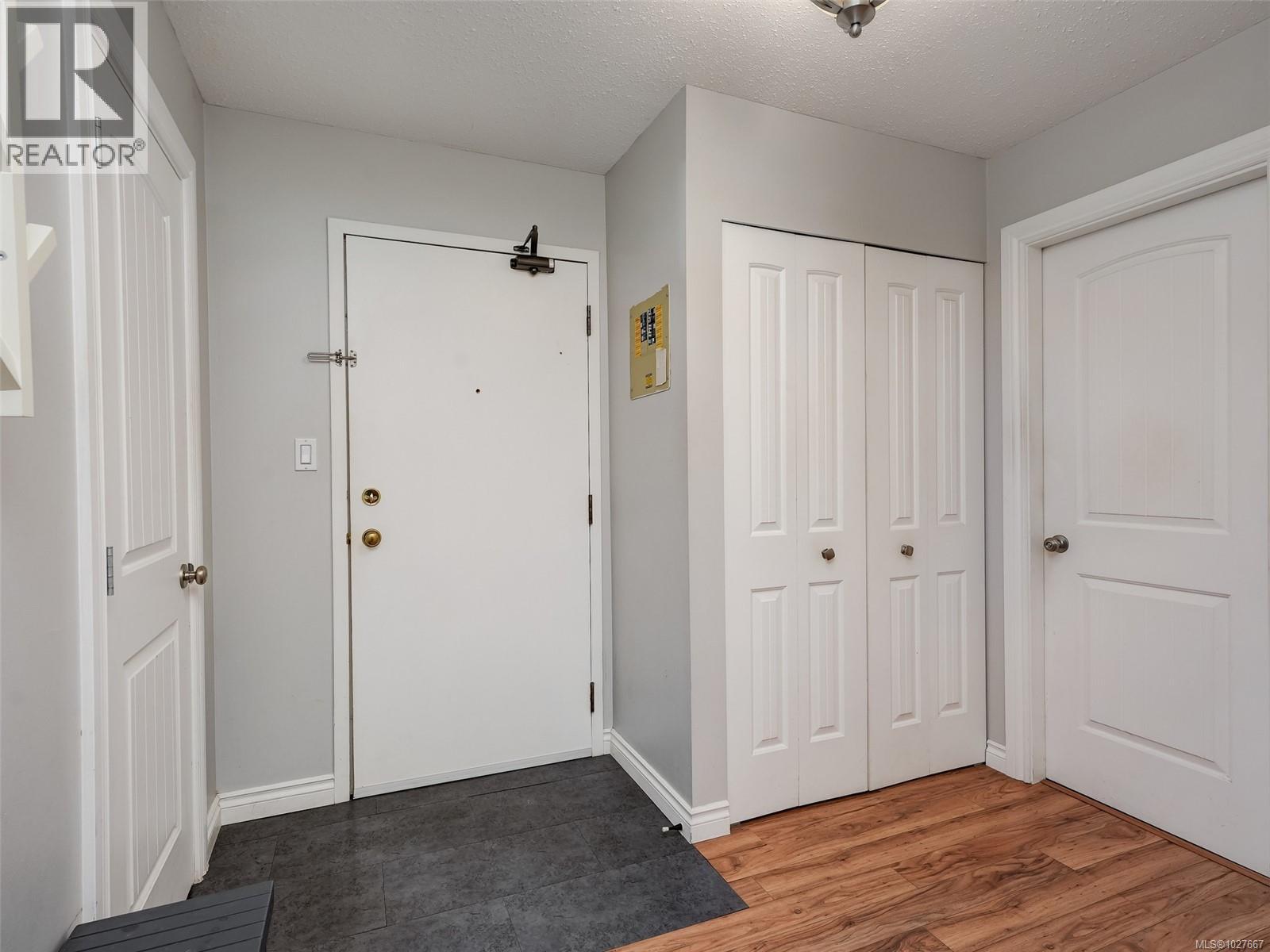 202 3258 Alder Street, Saanich